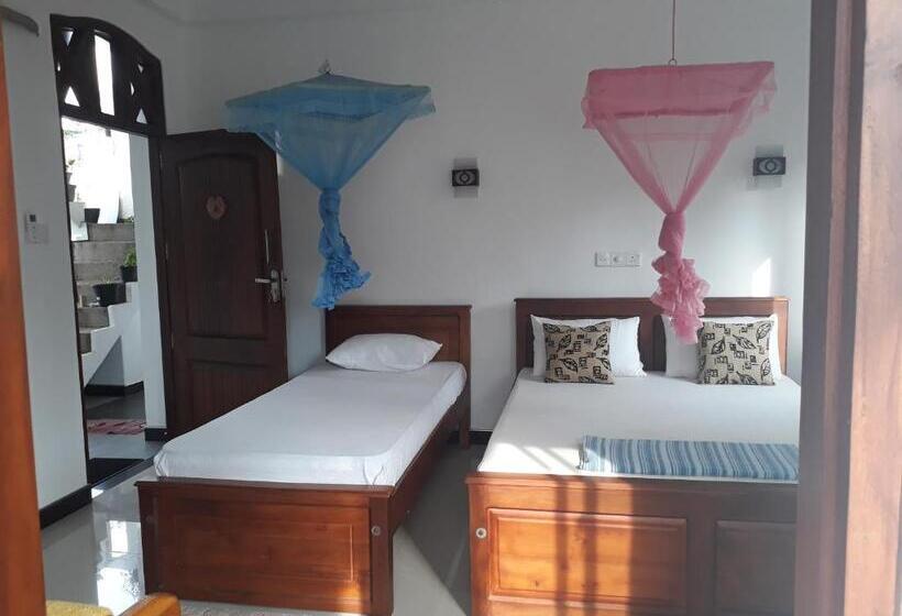 اتاق لوکس با بالکن, Anna Tourist Inn