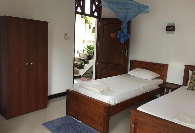 اتاق لوکس با بالکن, Anna Tourist Inn