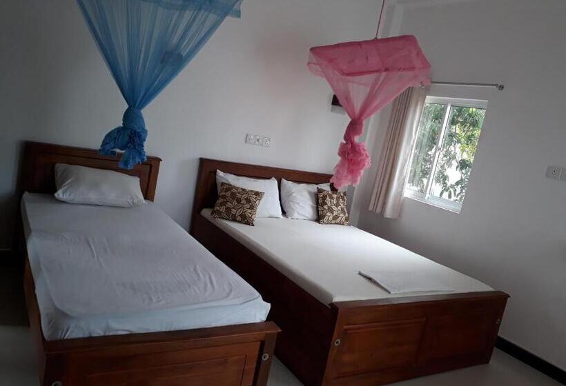 اتاق لوکس با بالکن, Anna Tourist Inn