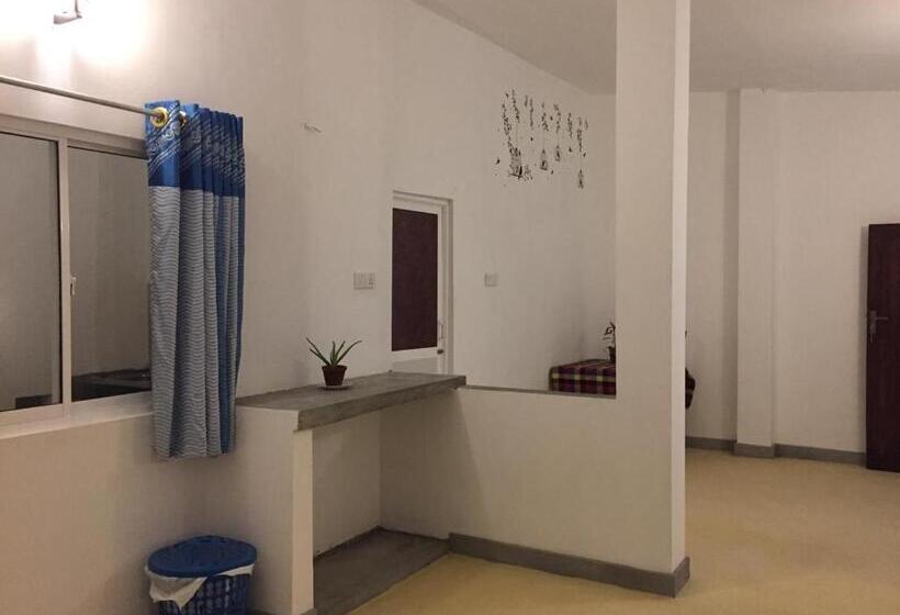 اتاق خانوادگی با چشم‌انداز دریا, Anna Tourist Inn
