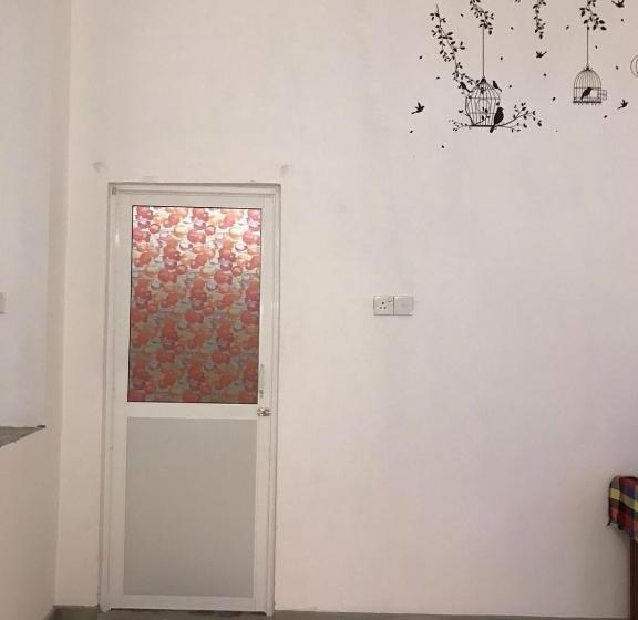 اتاق خانوادگی با چشم‌انداز دریا, Anna Tourist Inn
