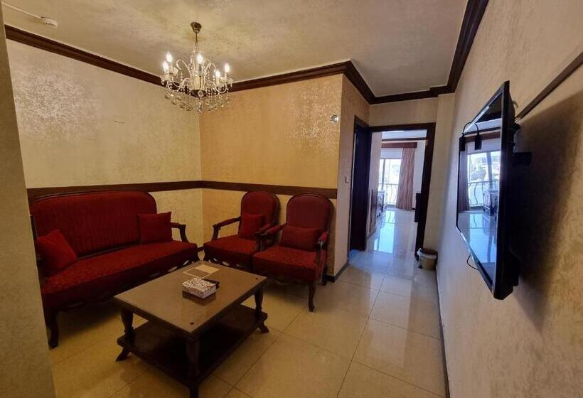 سوییت لوکس, Nahas Plaza
