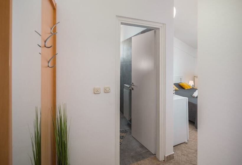 اتاق استاندارد, Martina Guest House