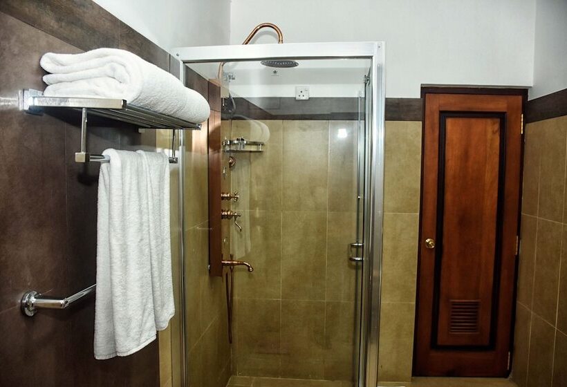 اتاق لوکس, Eagle Regency