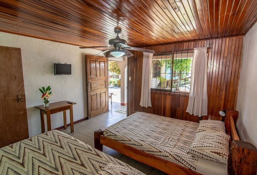 Economy Triple Room, Cabinas Arrecife