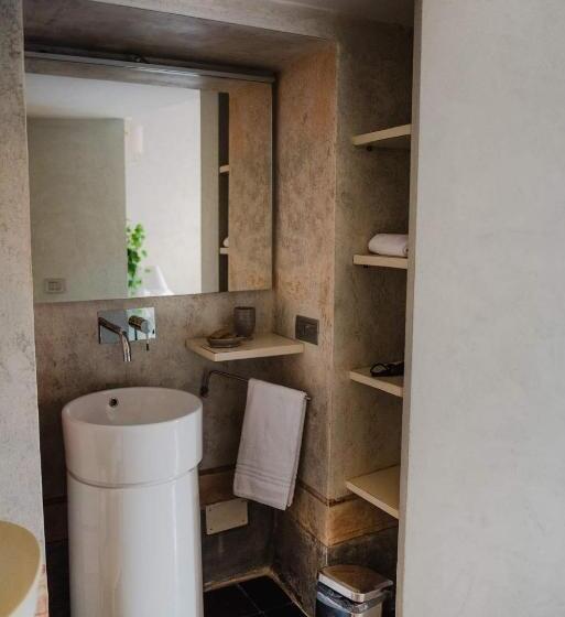 Suite with lake view, Regina Teodolinda Suites