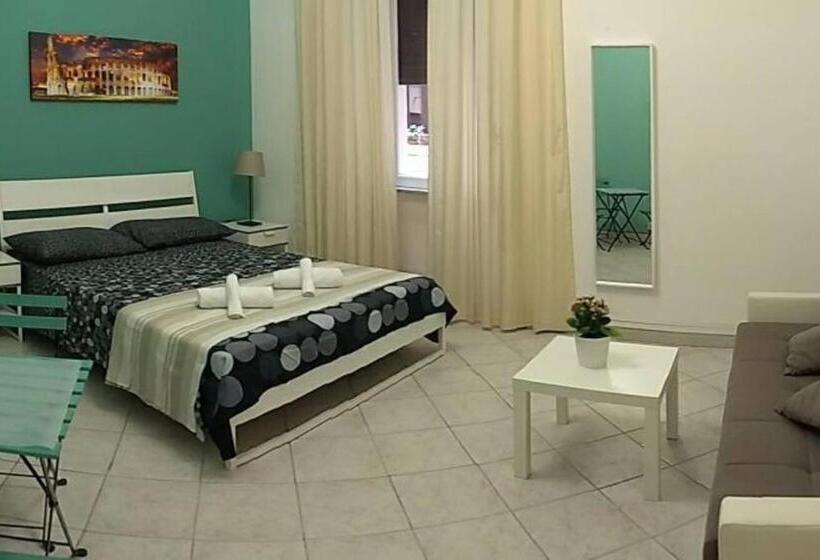 اتاق چهار تخته با دستشویی مشترک, Amoraroma
