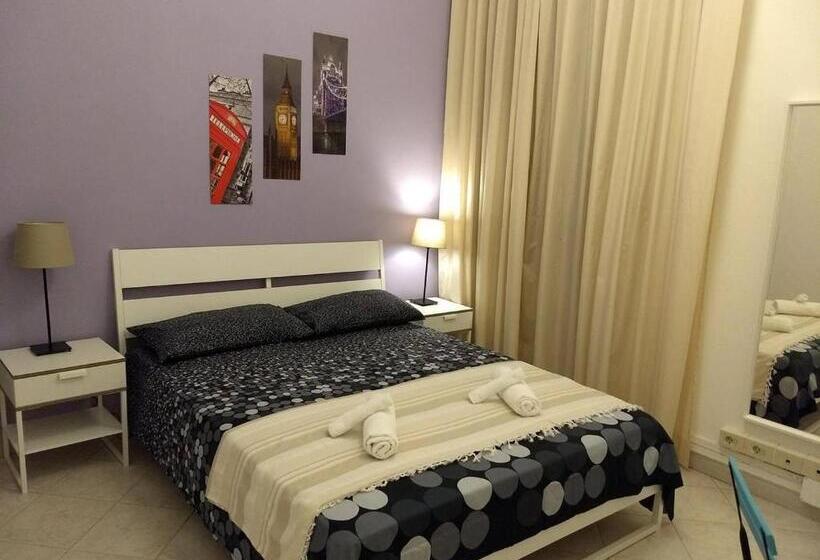 اتاق اکونومی با حمام مشترک, Amoraroma