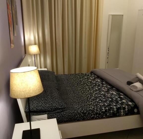 اتاق اکونومی با حمام مشترک, Amoraroma