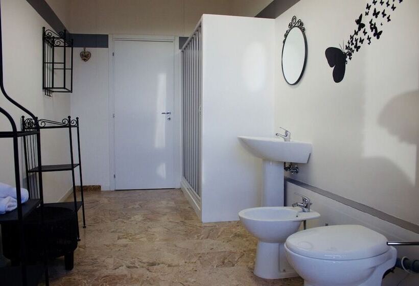 اتاق استاندارد با سرویس بهداشتی مشترک, Myroom Centerstation Bologna