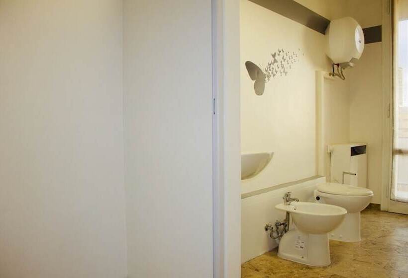 اتاق استاندارد با سرویس بهداشتی مشترک, Myroom Centerstation Bologna