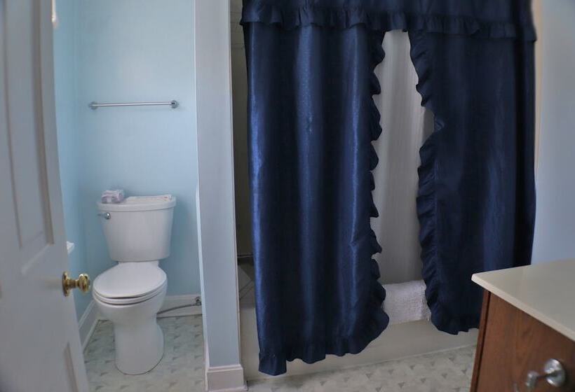 سوییت, 50 Lincoln Short North Bed & Breakfast