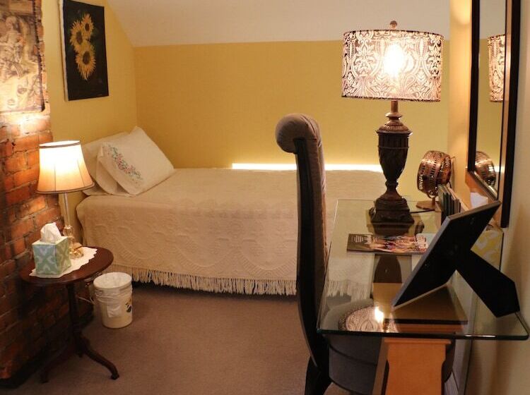 سوییت, 50 Lincoln Short North Bed & Breakfast