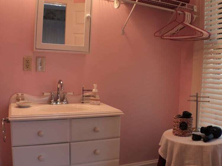 سوییت, 50 Lincoln Short North Bed & Breakfast