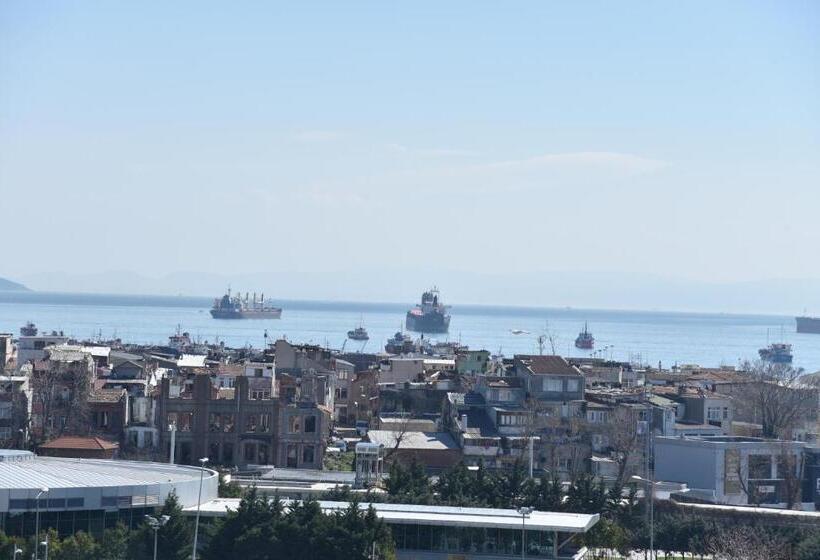 اتاق لوکس با چشم‌انداز دریا, Fuar