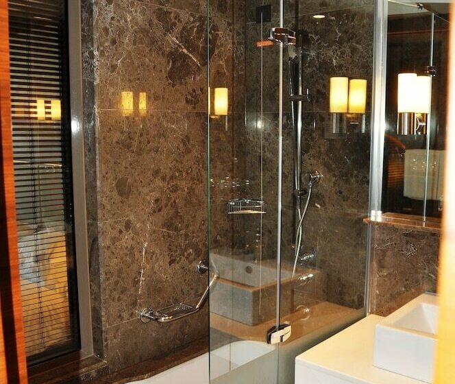 اتاق لوکس با چشم‌انداز دریا, Sheraton Istanbul Ataköy