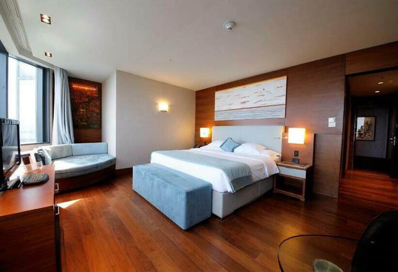 Club Room Sea View, Sheraton Istanbul Ataköy