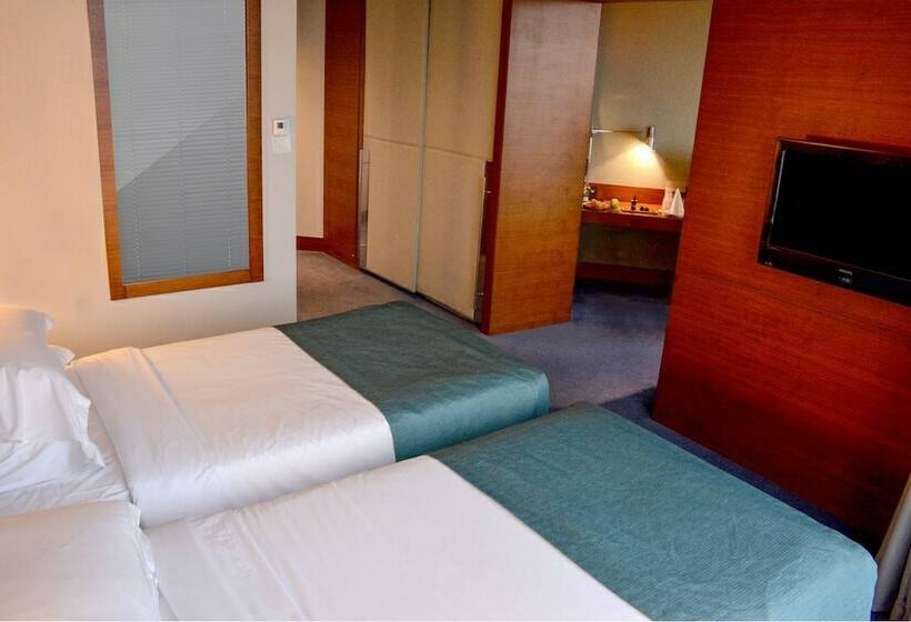 اتاق سوپریور با چشم‌انداز دریا, Sheraton Istanbul Ataköy