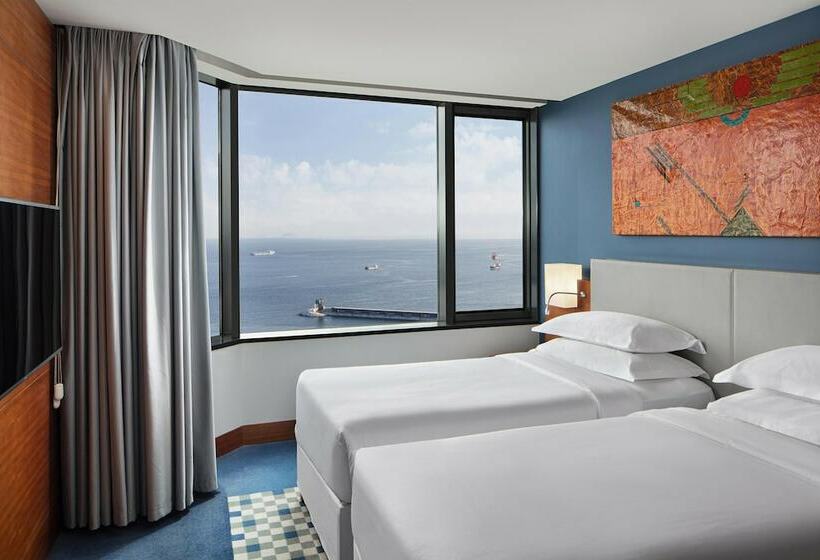 اتاق سوپریور با چشم‌انداز دریا, Sheraton Istanbul Ataköy