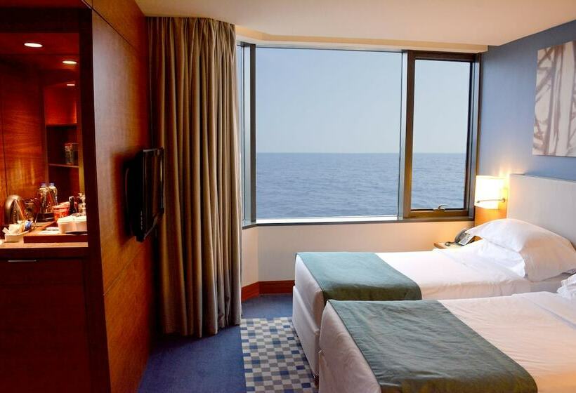 اتاق سوپریور با چشم‌انداز دریا, Sheraton Istanbul Ataköy