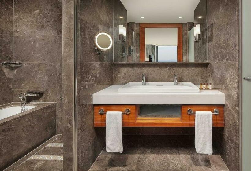 اتاق پرمیوم با چشم‌انداز دریا, Sheraton Istanbul Ataköy