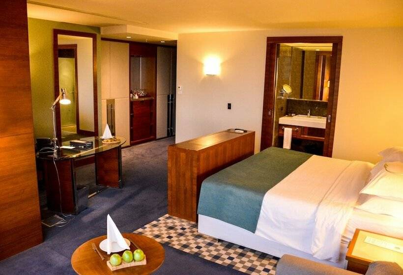 اتاق پرمیوم با چشم‌انداز دریا, Sheraton Istanbul Ataköy