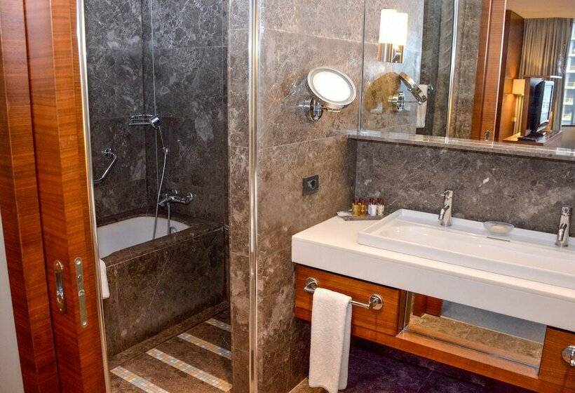 اتاق پرمیوم با چشم‌انداز دریا, Sheraton Istanbul Ataköy