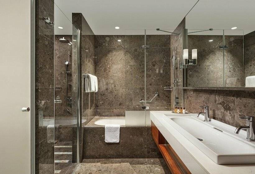 اتاق پرمیوم با چشم‌انداز دریا, Sheraton Istanbul Ataköy