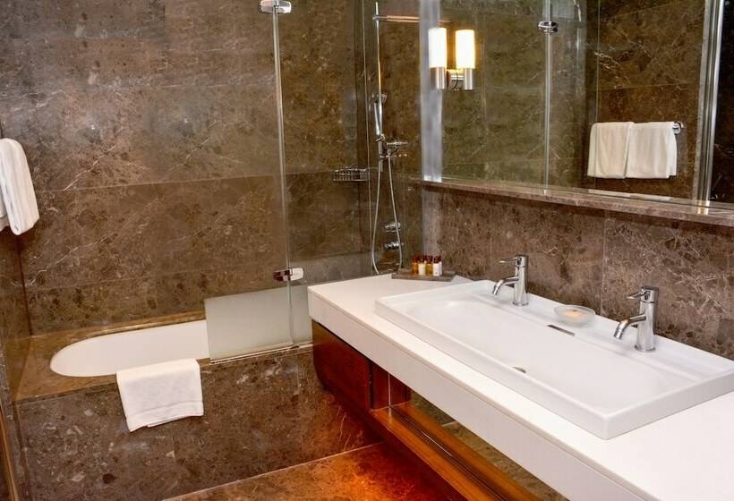 اتاق پرمیوم با چشم‌انداز دریا, Sheraton Istanbul Ataköy