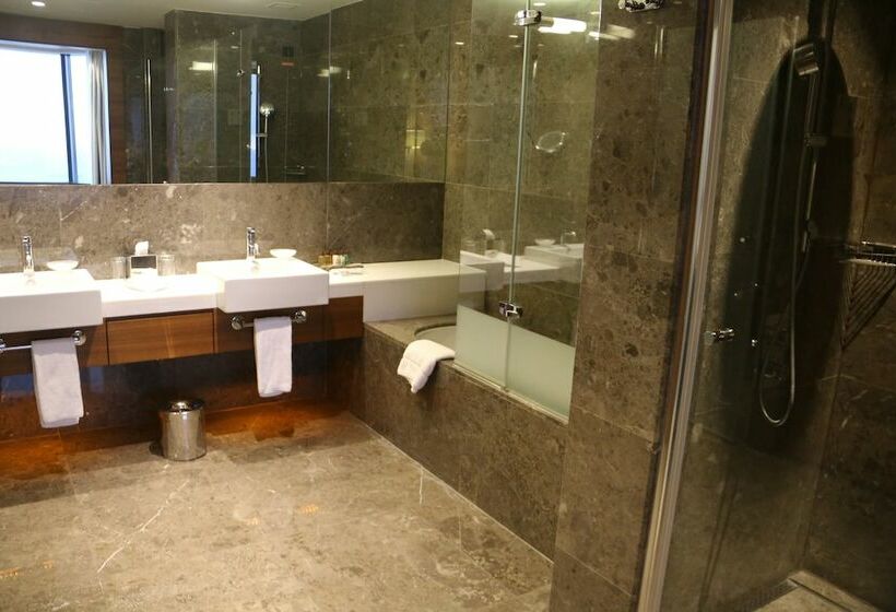 اتاق پرمیوم با چشم‌انداز دریا, Sheraton Istanbul Ataköy