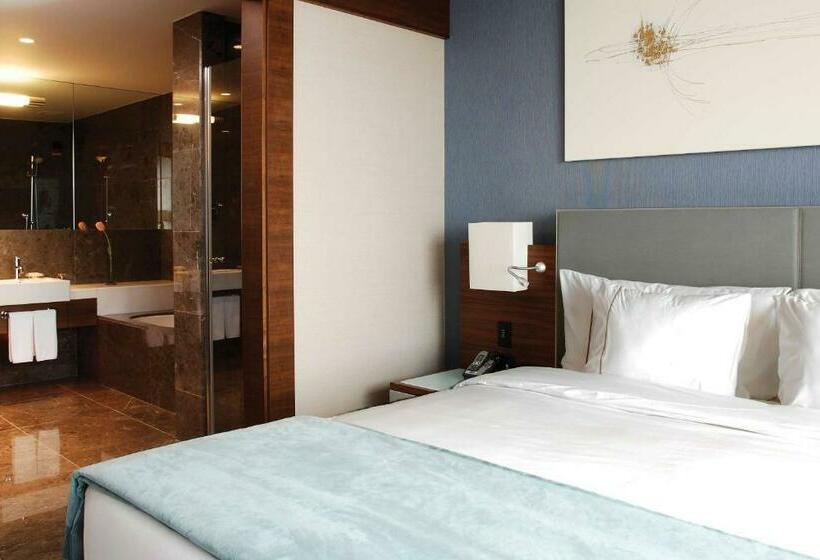 سوئیت کلوب با چشم‌انداز دریا, Sheraton Istanbul Ataköy
