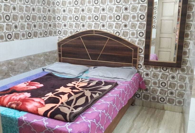 اتاق لوکس سه تخته, Sai Kripa Guest House