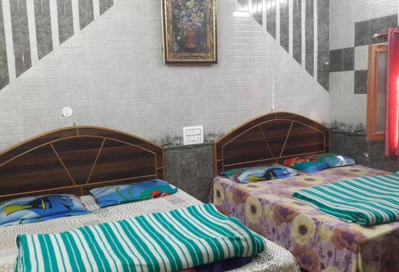 اتاق لوکس چهار تخته, Sai Kripa Guest House
