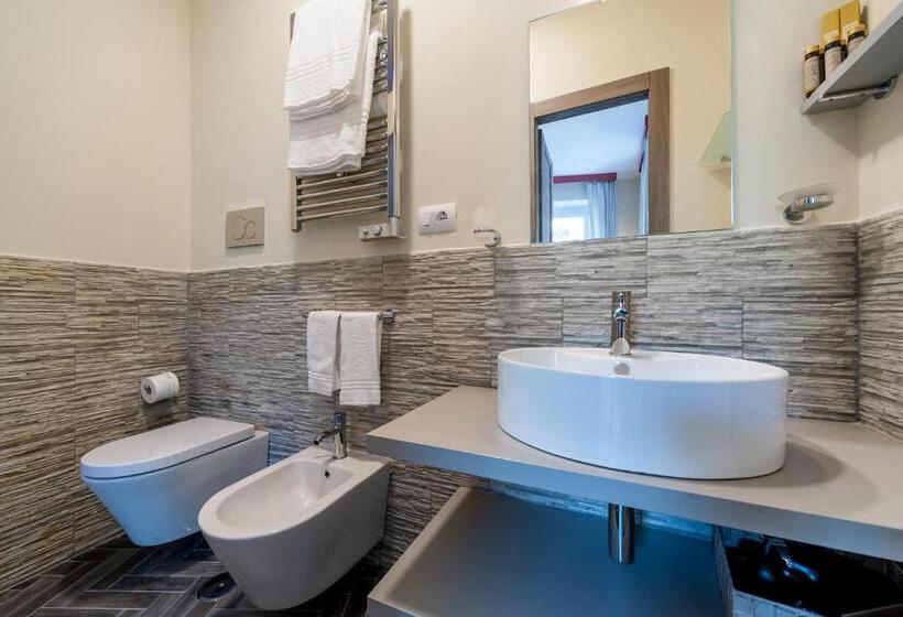 اتاق لوکس با تخت بزرگ, Foro Romano Luxury Suites