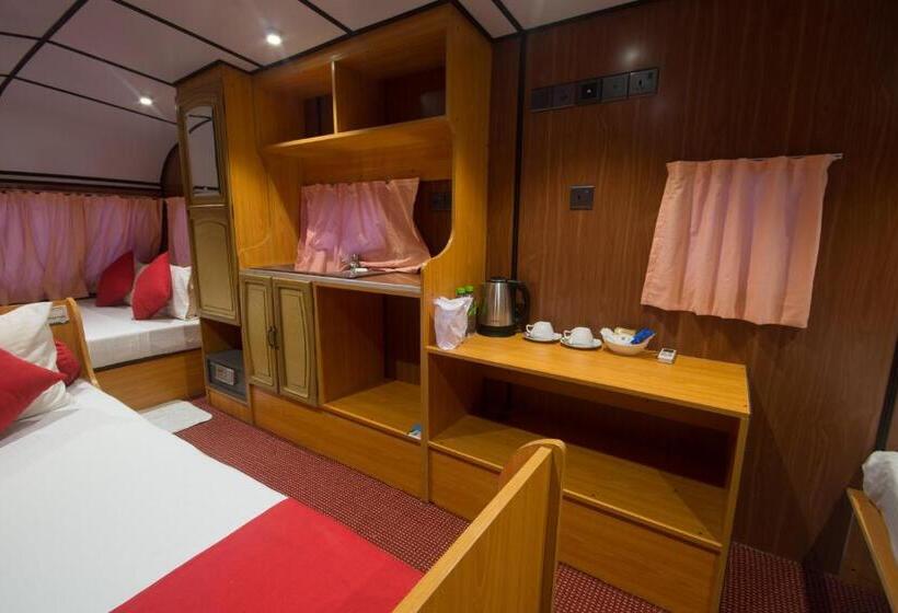 Номер Стандарт Трехместный, Yala Caravan Village