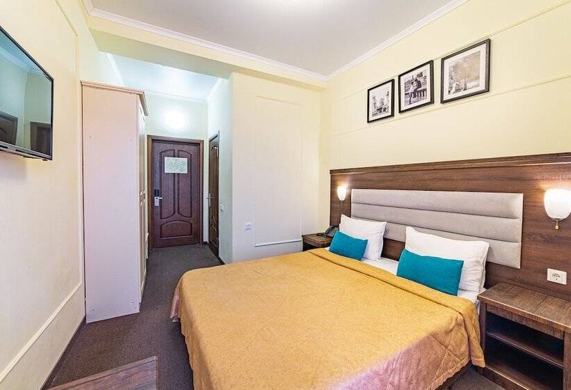 标准间, Democratia Ultra All Inclusive