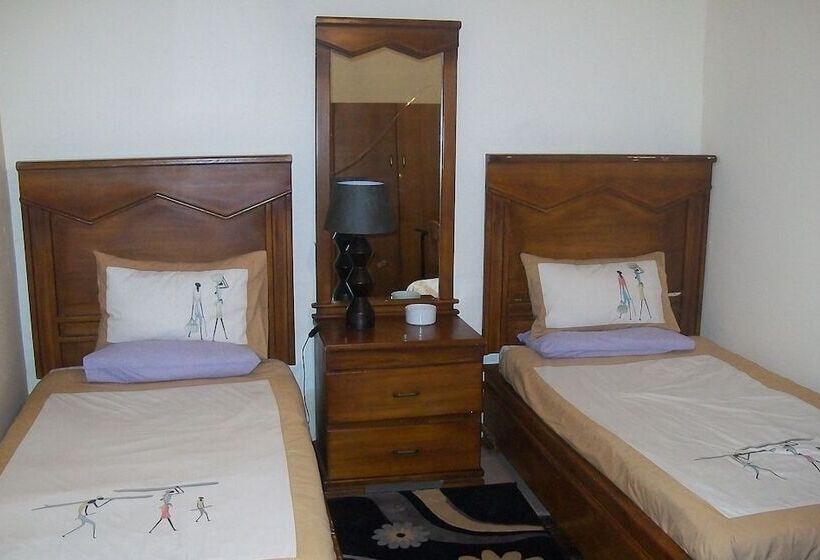 Номер Стандарт, Flossie B&b