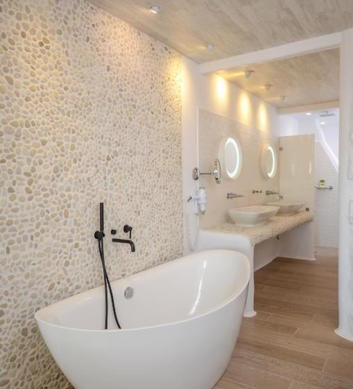 سوییت جونیور با چشم‌انداز دریا, Cyano Suites