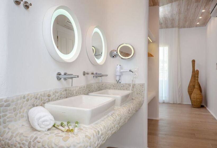 سوئیت پریمیوم با چشم‌انداز دریا, Cyano Suites
