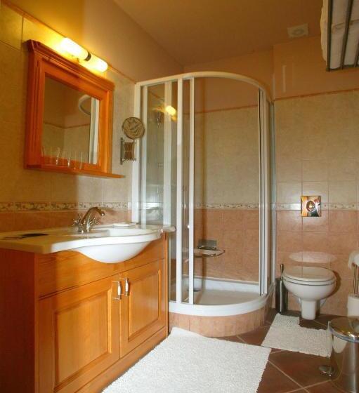 اتاق استاندارد سه نفره, Rigótanya Relax & Wellness Panzió Bükfürdő
