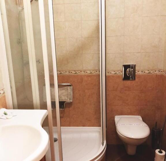 اتاق استاندارد سه نفره, Rigótanya Relax & Wellness Panzió Bükfürdő