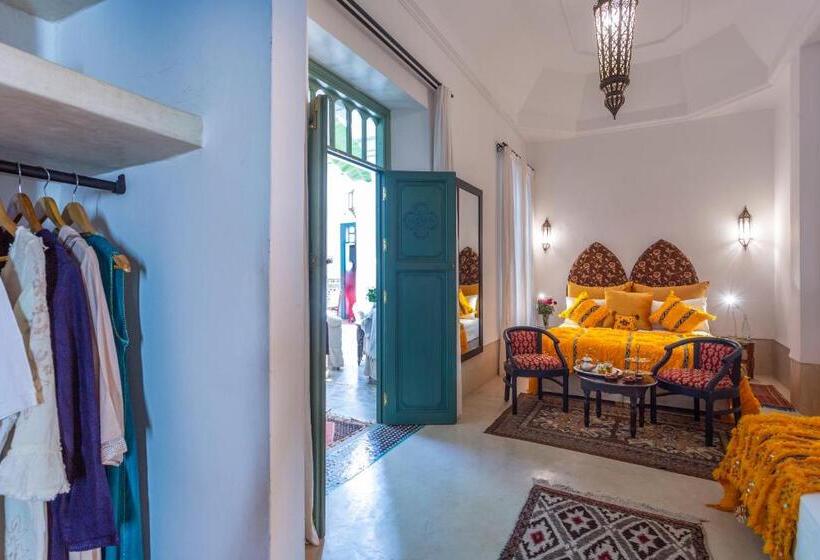 سوییت, Riad Azahar