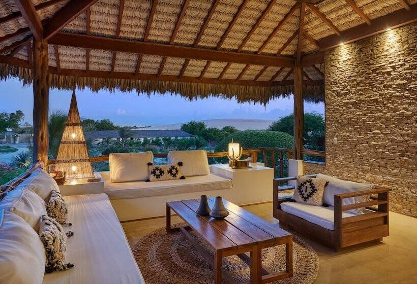 سوییت لوکس, Villa Jomael  La Villa Group