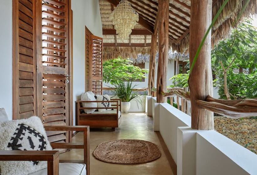 بنگله خانوادگی, Villa Jomael  La Villa Group