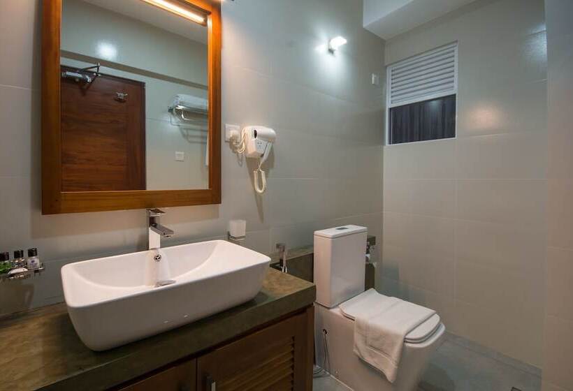 اتاق لوکس با بالکن, Ceyloni City