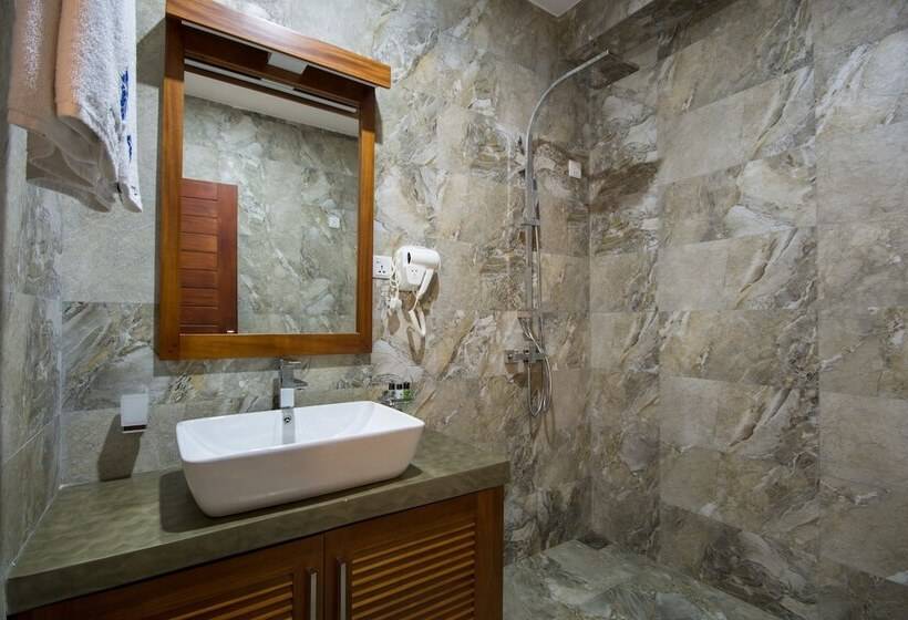 اتاق لوکس, Ceyloni City