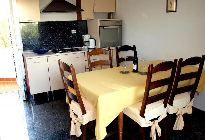 آپارتمان 2 خوابه با بالکن, Ana Guest House