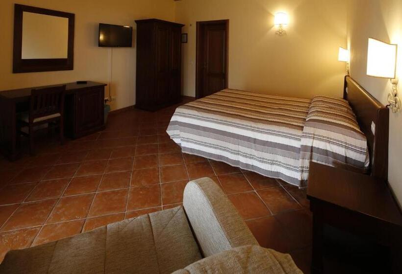 اتاق استاندارد سه نفره, Agriturismo Poggio Al Tufo