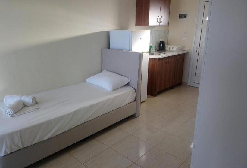 Triple Room Sea View, Vergina Pension