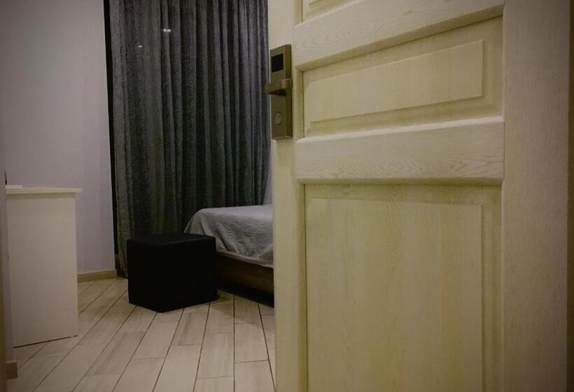 اتاق لوکس با وان آب گرم, B&b Fiumara